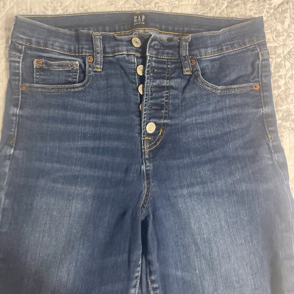 Gap Skinny Jeans with frayed ankles size 8